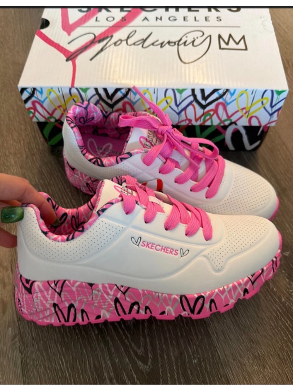 Skechers Girls White Sneakers with Pink Heart-Patterned Sole 3.5 new